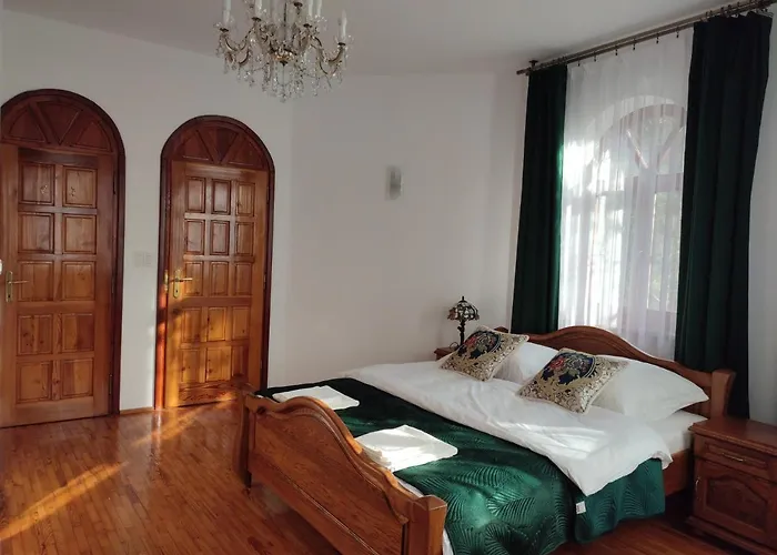 Emil Z Balią Ogrodową Willa Stroza (Myslenice)